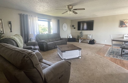 Summerset House | 20min from Sturgis! Great home for sturgis rally couples! Room for trailer/bikes