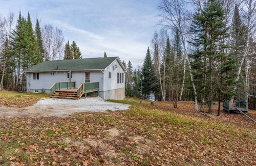 Cayamant Cottage | 275 ch du petit cayamant · Sunny 3 Bedroom Cottage on Lac Cayamant