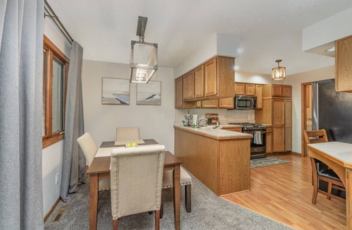Saginaw House | 2bed 1 1/2 bath plus office with Futon, nice area of Saginaw! Sleep up to 6 ppl