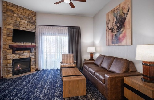 Lake Delton Resort | 2Bed/2Bath Deluxe Suite in our Dells Resort w/Access to Wilderness Territory!