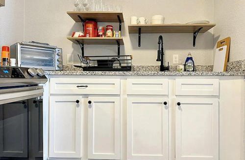 Central Oklahoma City House | 2BR Apt 8 mins OKC Fair Park #41A