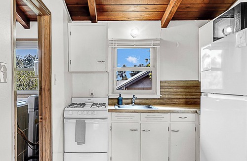 Cheyenne Apartment | 2BR Cozy Cabin Vibes | King Bed + Vaulted Ceilings