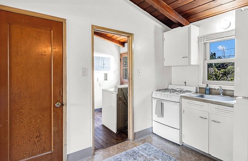 Cheyenne Apartment | 2BR Cozy Cabin Vibes | King Bed + Vaulted Ceilings