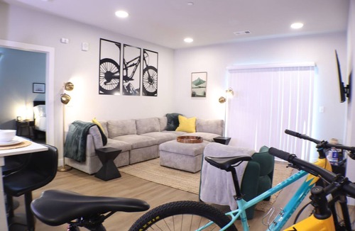 Rogers Apartment | 2BR King Suite Pool Near AMP & OZ Bike Trails