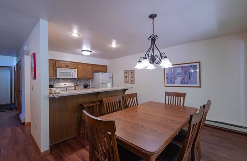 Baileys Harbor Condo | 2BR Lakefront Condo: Sauna, Indoor Pool, & Balcony