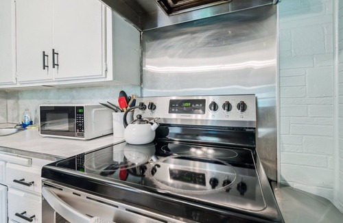 Midwest City Apartment | 2BR with laundry near Rose State & Tinker — booked for the washer/dryer #L1