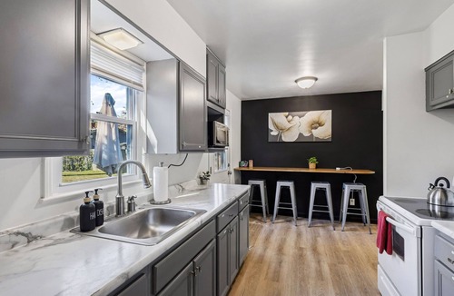 Parma Heights House | 2BR with Private Hot Tub
