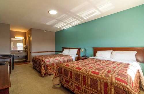 Sweet Home Hotel | 3 Affordable Rooms for Families & Groups | Yoakum Heritage Museum - 1.3 mi away
