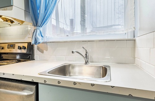 Brampton House | ✅3 Bdrm private home. King & 3 double beds.