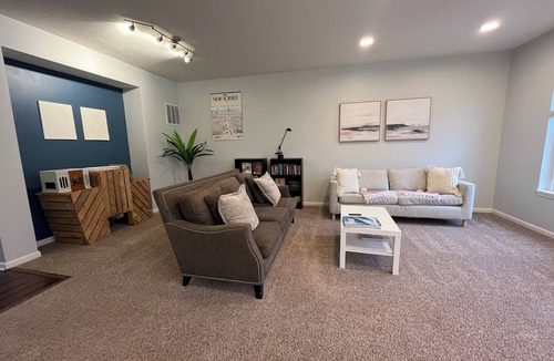 Indianapolis House | 3 bed 2.5 bath townhome - TONS of natural light - in north Indianapolis