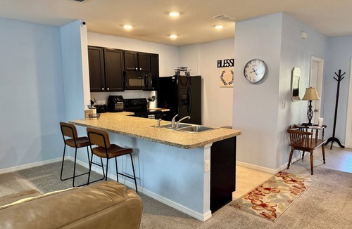 Holly Hill House | 3 bed 2.5 Bath townhome, close to Daytona speedway, beaches, sleeps 6, wifi, TV