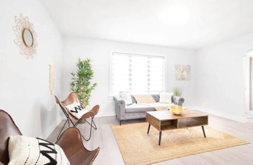 Clanton Park House | 3 Bedroom BOHO Home Near Rogers Downsview Stadium
