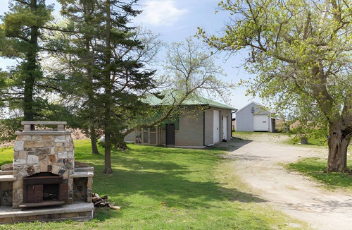 Forest Junction House | 3-Bedroom Home located in Private and Peaceful Location.