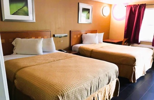 Governor's Walk Hotel | 3 Budget-Friendly Rooms Perfect Groups near Tallahassee Memorial | Free Parking