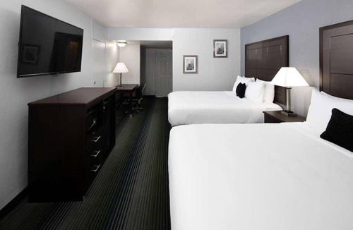 Downtown Tucson Hotel | 3 Comfortable Accommodation Close to University of Arizona! W/Pool Access!