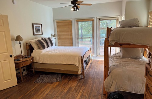 Letohatchee House | "3 Goldens"- A Spacious farmhouse with beautiful 10 acre lake in Hope Hull, Al