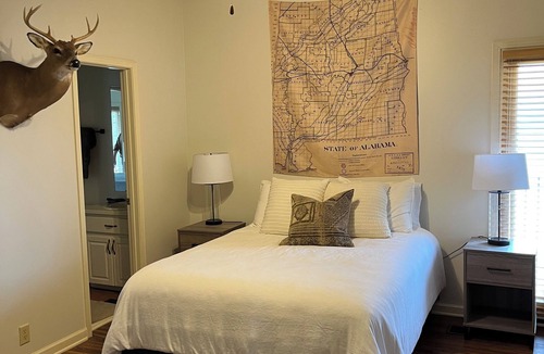 Letohatchee House | "3 Goldens"- A Spacious farmhouse with beautiful 10 acre lake in Hope Hull, Al