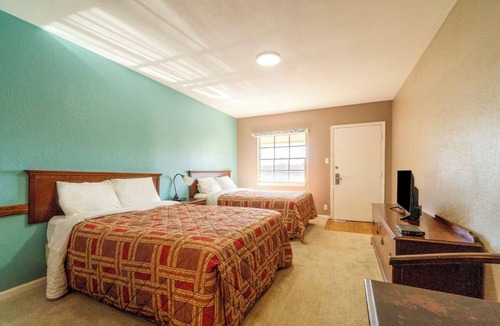 Sweet Home Hotel | 3 Inviting Rooms Conveniently Located Near Restaurants & Shops