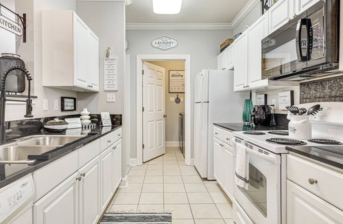 Foley Condo | 3 Mi to OWA: Modern Condo w/Resort Pool!