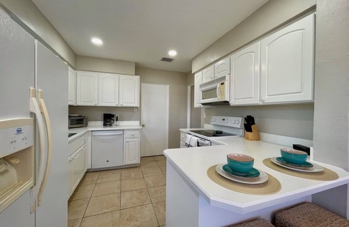 Daytona Beach House | 3 Min Walk to Beach- Arcade- 2 Living Rooms- 2 Kitchens-