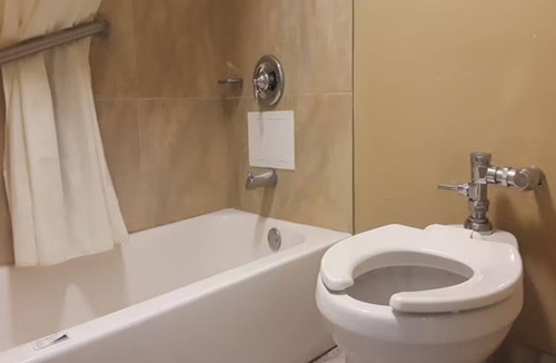 Governor's Walk Hotel | 3 Pet-Friendly Accommodations near Governor's Square Mall | Free Parking!