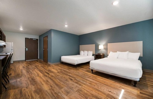 Rockledge Hotel | 3 Pet-Friendly Rooms with Kitchen Near Rockledge Historic Parks & Trails