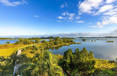 Cedar Key House | 3 Story Haven Fire Pit kayaks updated 360 Views