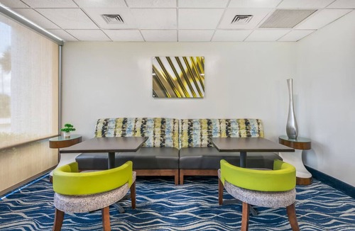 Seabreeze Park Hotel | 3 Units | Ocean View Stay with Parking and Pool Near Daytona Attractions