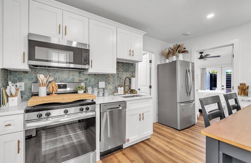 Pass-a-Grille Condo | ☀ 350ft From Beach Access🌴Walk to Restaurants🐬La Barra #101🍹Private Patio