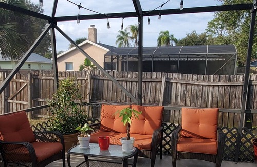 Sharpes House | 3bd 2 b. Heated pool 20 min from ocean and 45 from Walt Disney