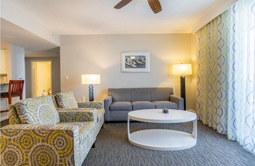 Daytona Beach Resort | 3BD/Daytona - Beach, Pools, Lazy River, Bar, Slides