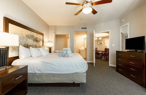 Seabreeze Historic District Resort | 3BD/Daytona - Beach, Pools, Lazy River, Bar, Slides