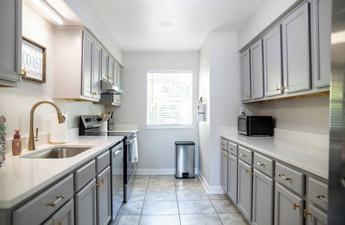 Ocean Springs House | 3BR includes GOLF CART! Close to the beach & downtown Ocean Springs! The Audrey