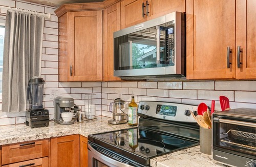 Old Southwest House | 3BR w/shared Hot Tub & Backyard Oasis