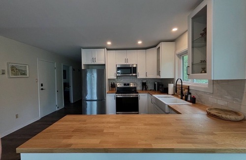 Whitestone Cottage | 4.5 Acre Property with Two Cottages on Shawanaga Lake