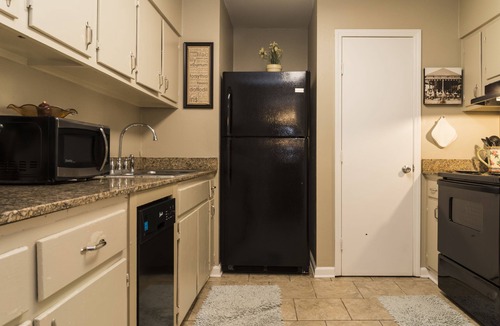 Shenandoah House | 4 Bedroom 2 Bathroom Comfortable Furnished Home 10960 E fuller Pl