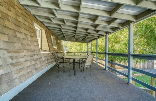 Gillette House | 4 bedroom home close to camplex, airport and shopping