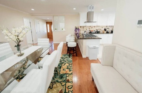 Fullerton House | 4-BEDROOM HOME WITH POOL TABLE ONLY MINUTES AWAY FROM DISNEYLAND (p10)