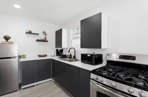 Detroit House | 4-bedroom updated house in vibrant Detroit with AC, fire pit and WiFi.