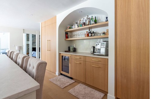 Clyde Hill House | 4 BR California Lux Living, Heated Pool, AC, Pet, 2 min to Bellevue, July 15-31%