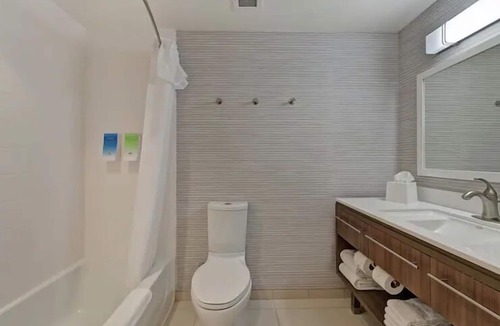 West Palm Beach Hotel | 4 Bright King Studios w/Breakfast & BBQ, 1.8mi Armory Art Center WPB Area
