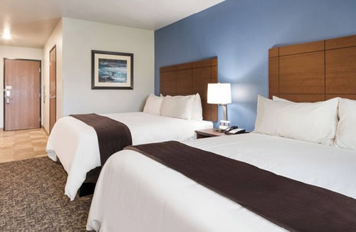 Cheyenne Hotel | 4 Clean Rooms Ideal for Family or Groups Travels - Your Relaxing Weekend Retreat