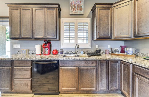 Safford House | 4 Mi to Roper Lake SP! High-Desert Basecamp