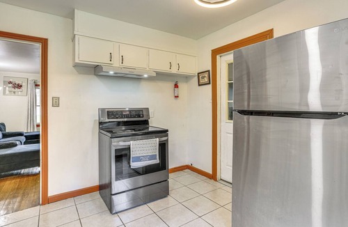 Orange House | 4 Mi to Sabine River! Extended Escape w/ Yard