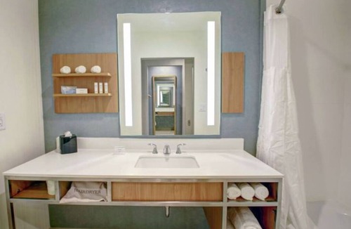 Wesley Chapel Hotel | 4 Pet-friendly Units with Free Breakfast, Free Parking, Outdoor Pool