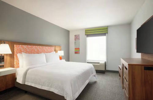 Houston Hotel | 4 Suites Ideal for Exploring Houston Highlights | AMF Diamond Lanes - 1.5 miles