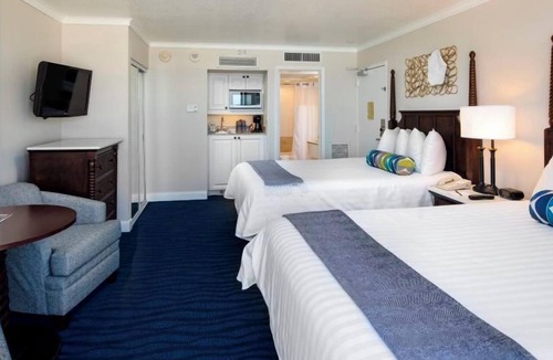 St. Pete Beach Hotel | 4 Units Perfect for Groups! Enjoy Outdoor Swimming Pool, Parking On-site!