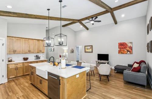 Brent House | 406 Hancock Ln