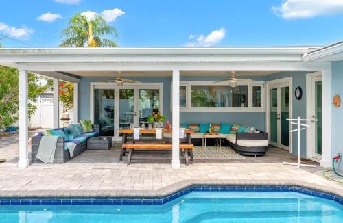 Venetian Way House | 4822 Fairview Dr