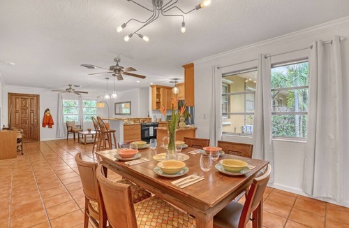 Palm City House | 4br/2ba Zen Garden mins to adventures